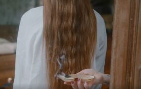 烟熏长发美女背影视频素材