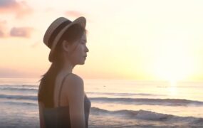 海边美女上半身背影视频素材