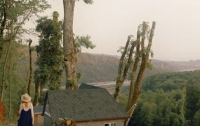 美女行走大山错落小路背影视频素材