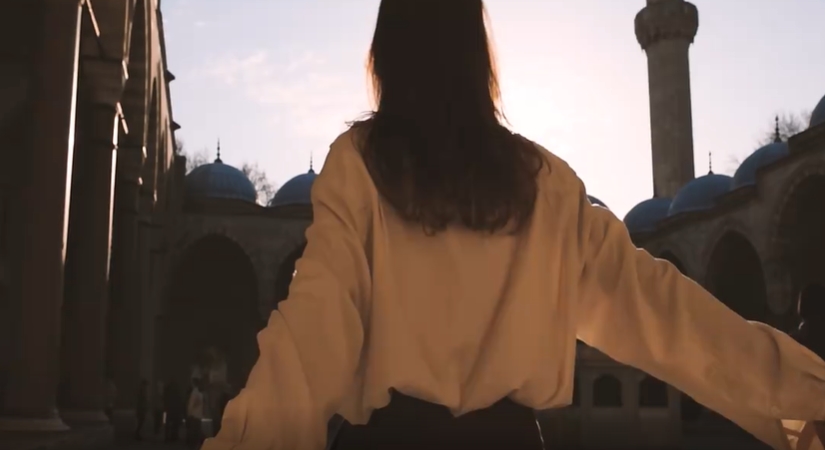 长发美女旅游背影视频素材