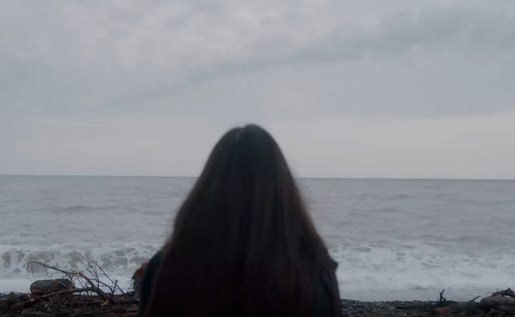 海边美女背影视频素材