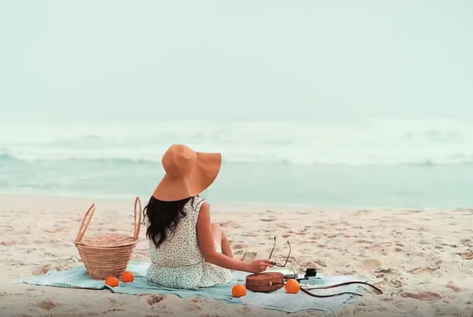 沙滩美女治愈视频素材