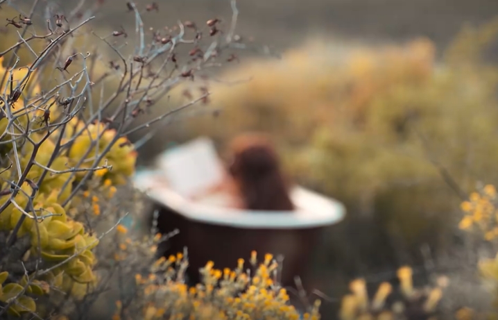 山间浴缸女人读书治愈视频素材