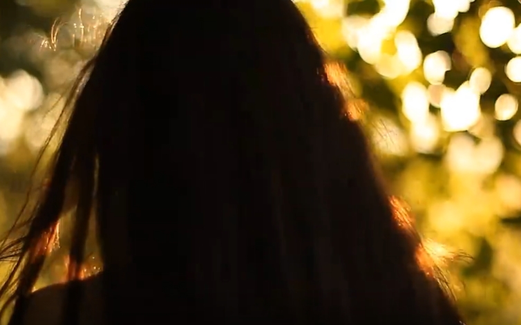 唯美镜头美女特写走路视频素材