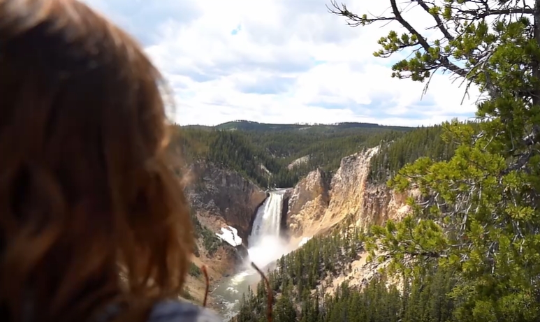 戴眼镜美女人物远看瀑布情感视频素材