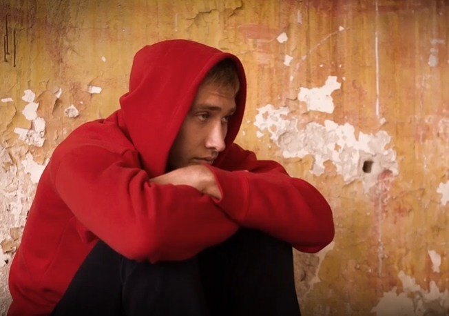 孤独伤感的年轻人短视频素材