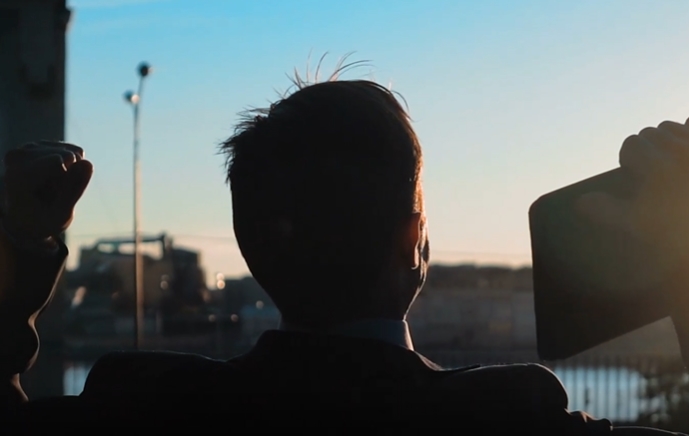 清晨面相太阳激励自己视频素材