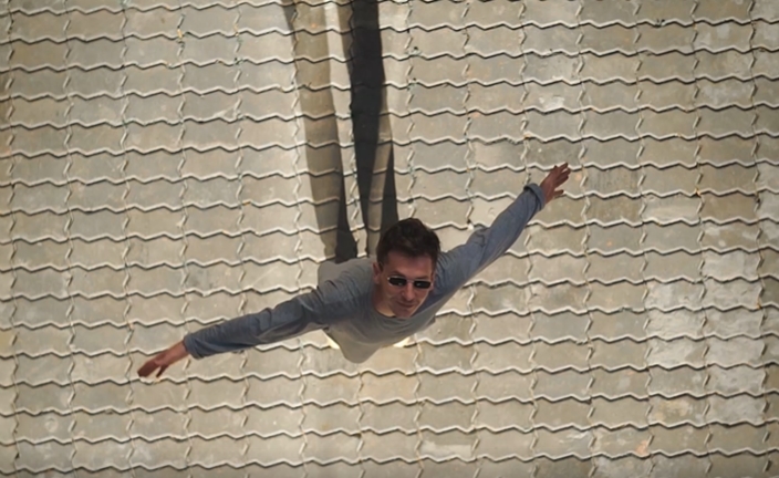 仰望拥抱天空情感素材