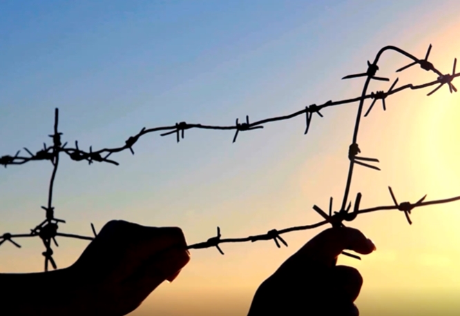 黄昏下眺望远方希望意境视频素材