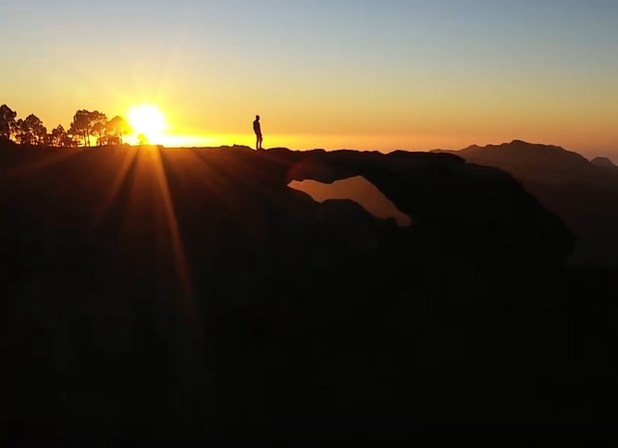 夕阳高峰美景励志视频素材