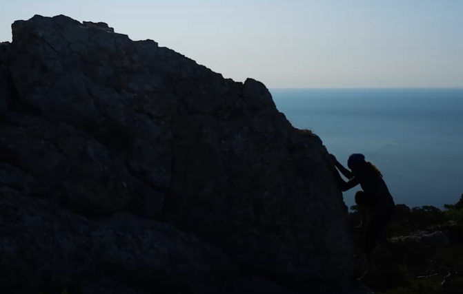 勇攀高峰不畏向前励志视频素材