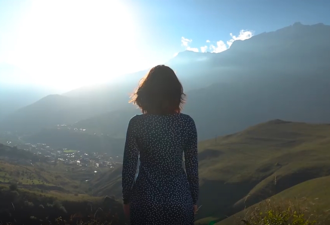 拥抱大自然女人励志素材视频