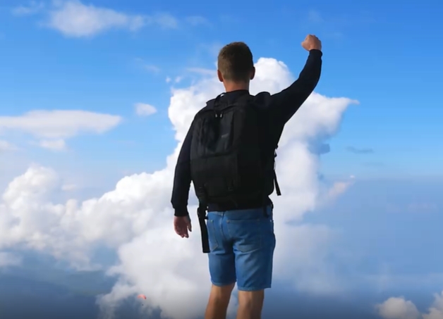 蓝天白云高山顶峰男人励志视频素材