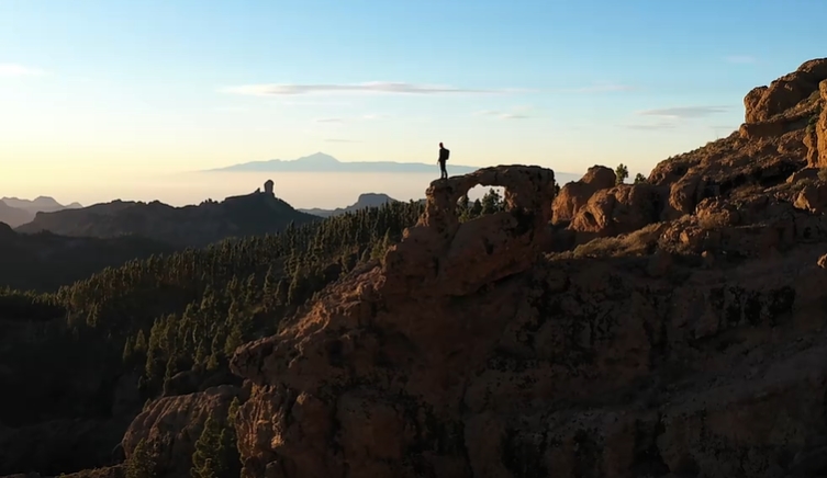 峭壁之巅治愈系美景励志视频素材