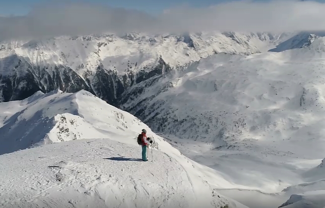 勇登雪峰山顶励志视频素材