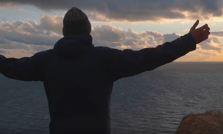 高峰拥抱太阳励志视频素材