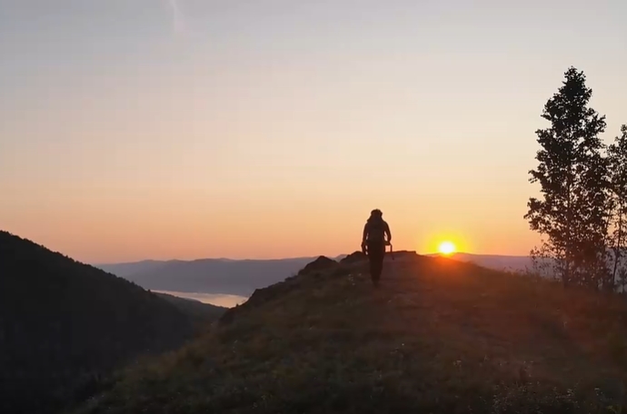徒步高山行走励志视频素材