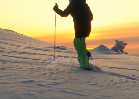 登雪山的人唯美励志视频素材
