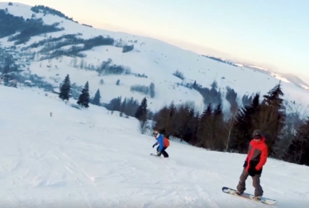 滑雪爱好者游玩视频素材